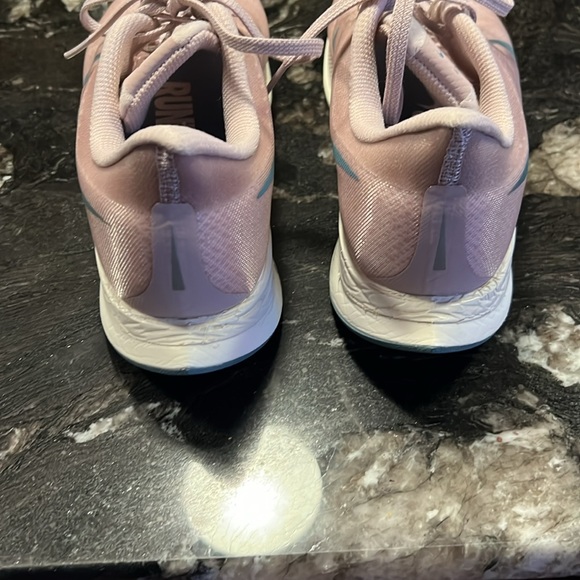 Women’s Nike Pegasus 35 Turbo Running Shoes - Picture 2 of 6